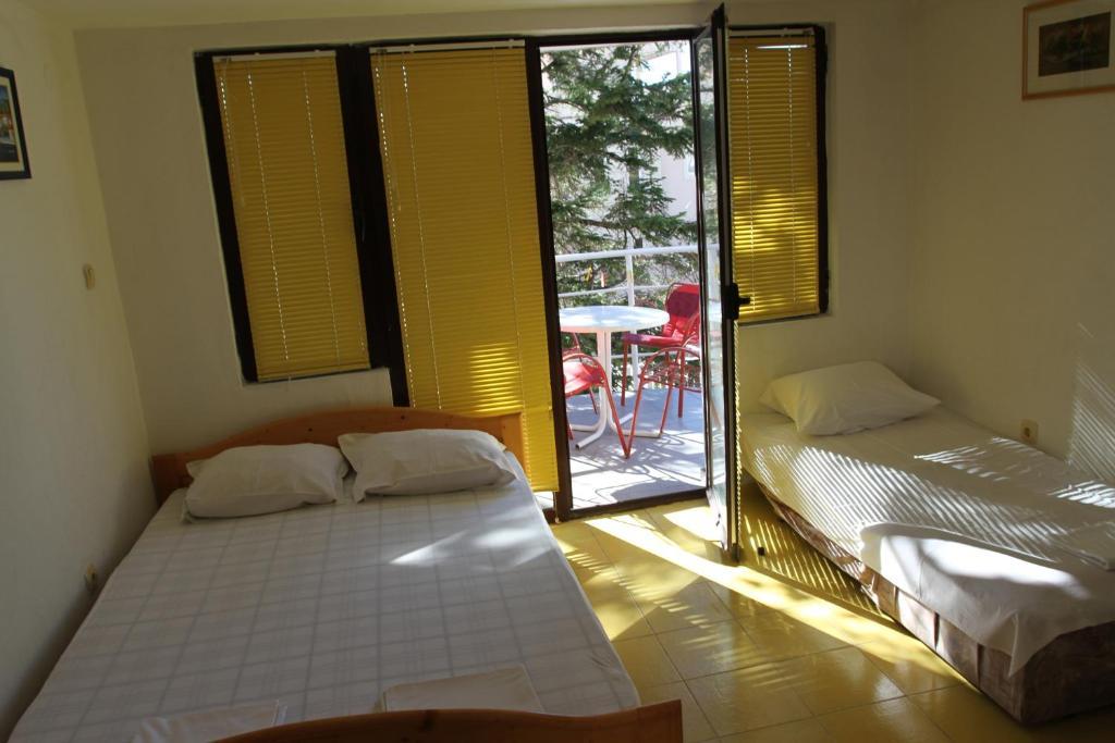 Apartments Popovic Petrovac Phòng bức ảnh
